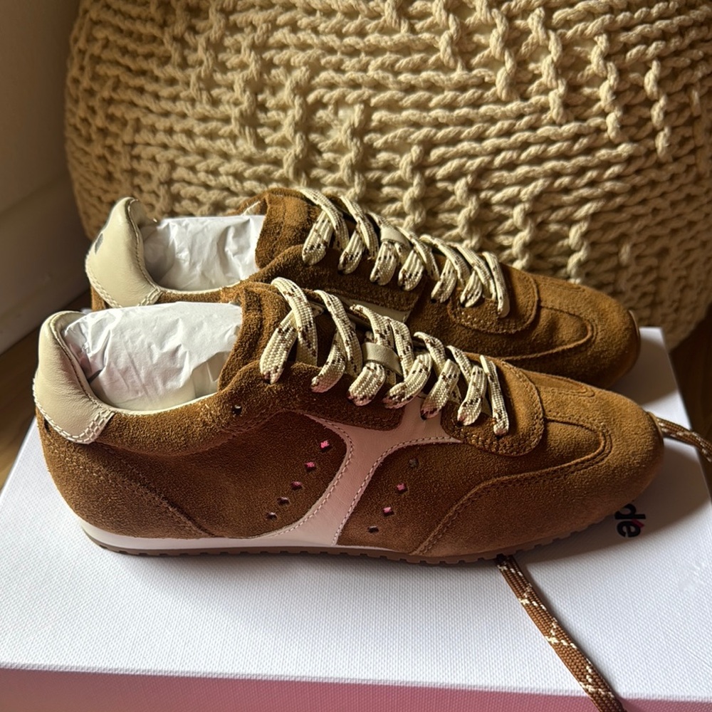 Larroude Stella Sneaker